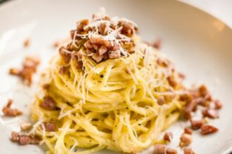 Tallerken med spaghetti carbonara