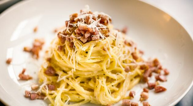 Tallerken med spaghetti carbonara